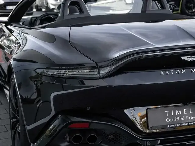 Aston Martin V8