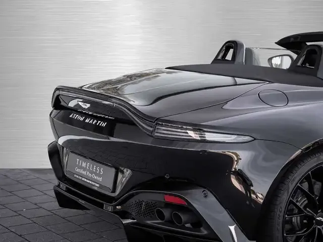 Aston Martin V8