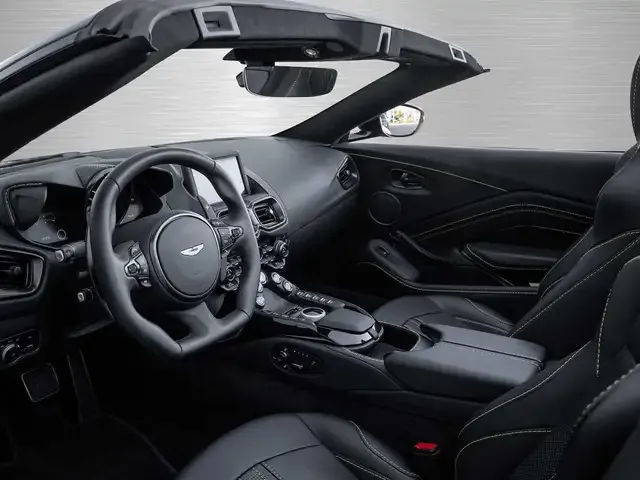 Aston Martin V8