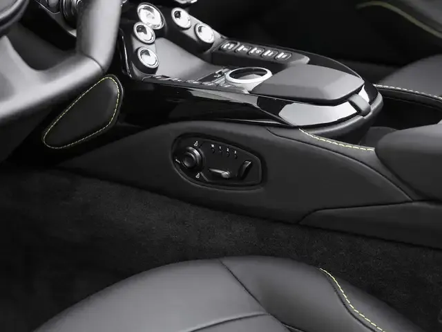 Aston Martin V8