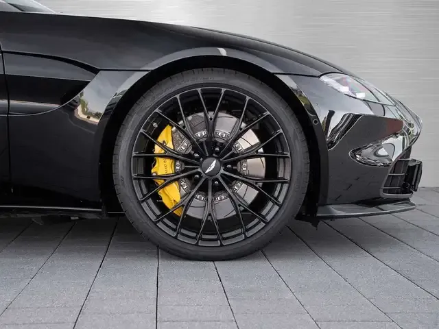 Aston Martin V8
