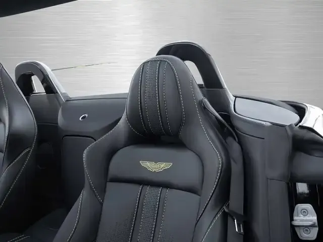 Aston Martin V8
