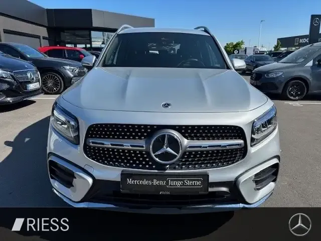 Mercedes-Benz GLB 200
