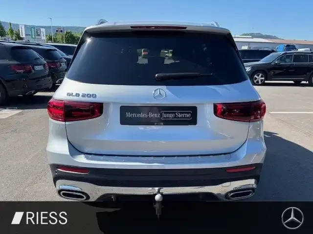 Mercedes-Benz GLB 200