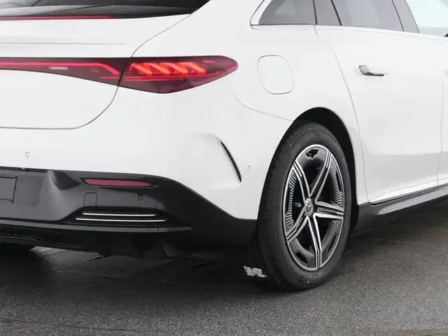 Mercedes-Benz EQE 300