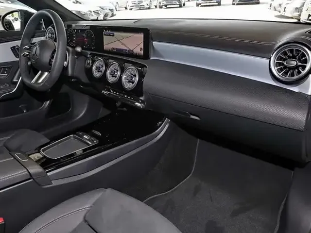 Mercedes-Benz CLA 200