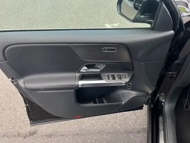 Mercedes-Benz GLB 180