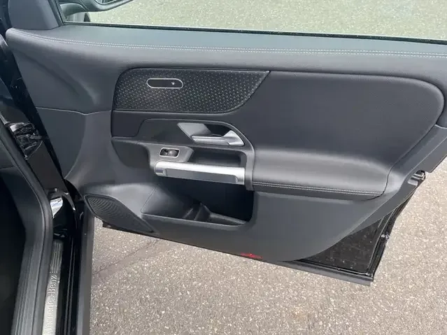 Mercedes-Benz GLB 180