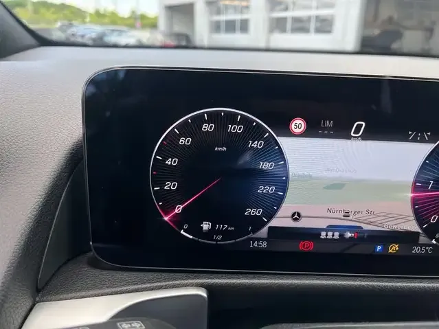 Mercedes-Benz GLB 180