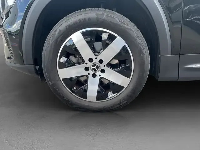 Mercedes-Benz GLB 180