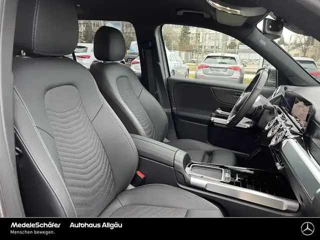 Mercedes-Benz EQB 350