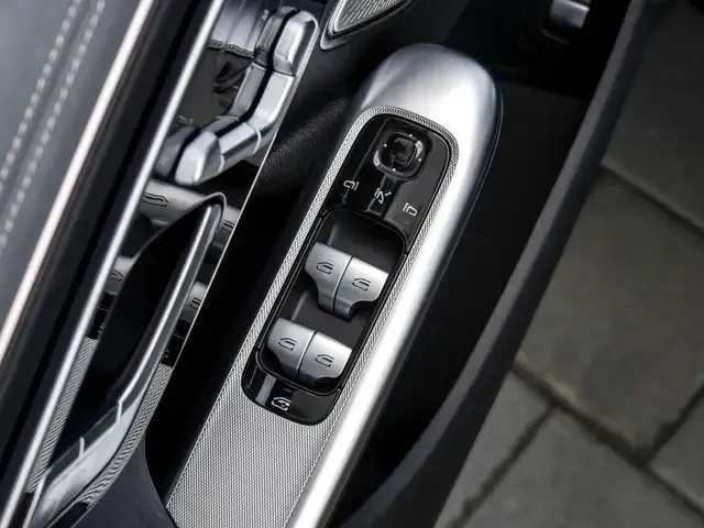 Mercedes-Benz EQE 300