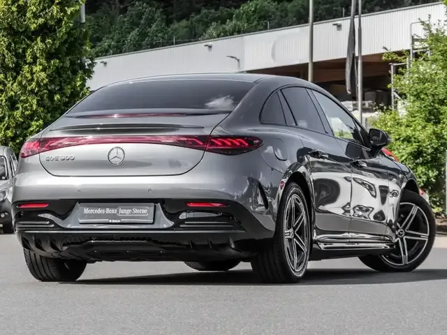 Mercedes-Benz EQE 300