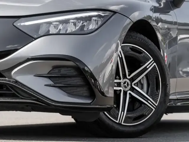 Mercedes-Benz EQE 300
