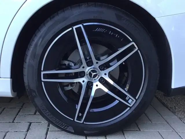 Mercedes-Benz E 200