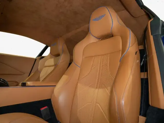 Aston Martin V8