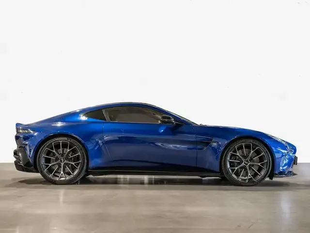 Aston Martin V8