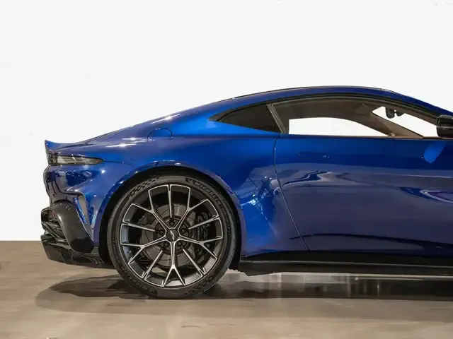 Aston Martin V8