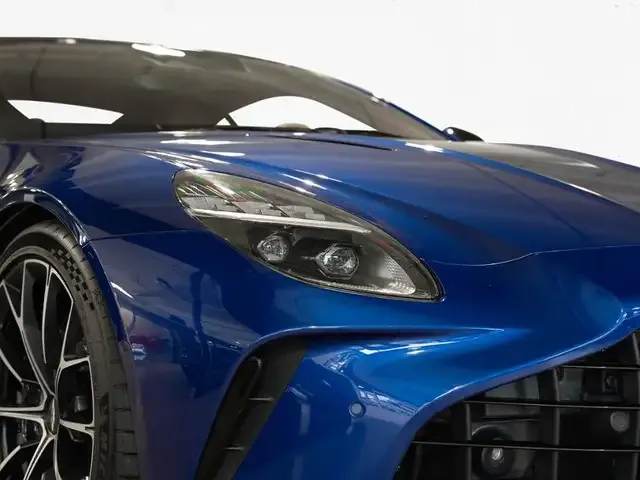Aston Martin V8