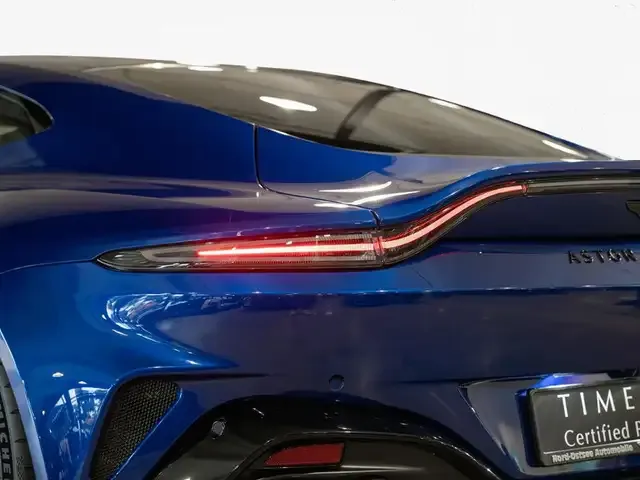 Aston Martin V8