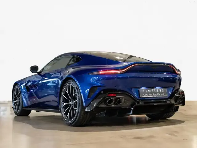 Aston Martin V8