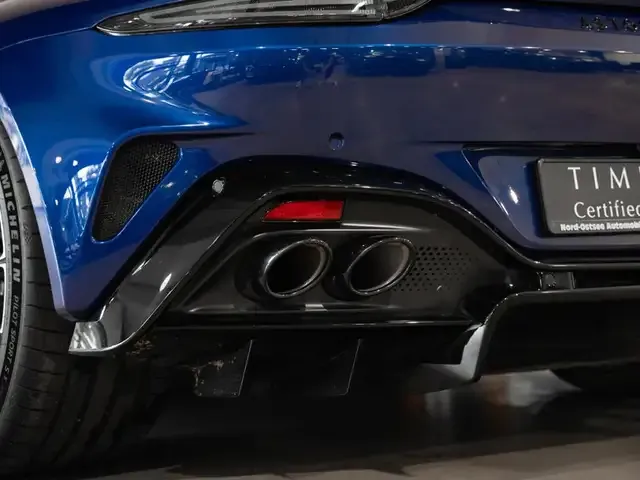 Aston Martin V8