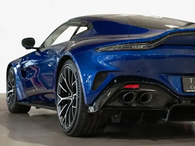 Aston Martin V8