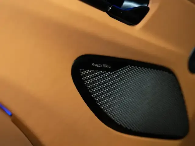 Aston Martin V8