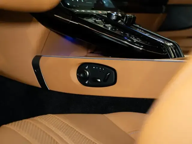 Aston Martin V8