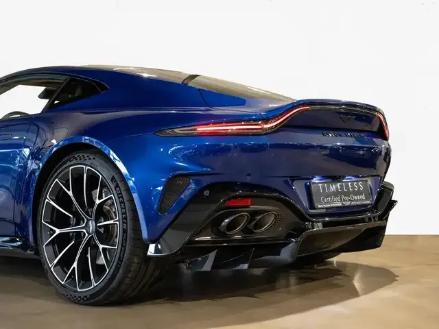 Aston Martin V8