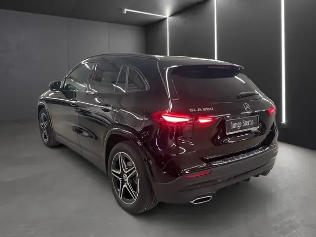 Mercedes-Benz GLA 200