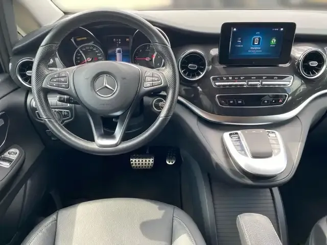 Mercedes-Benz V 220