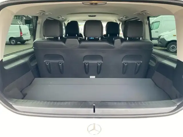 Mercedes-Benz V 220