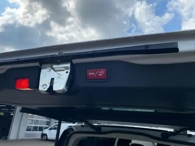 Mercedes-Benz V 220