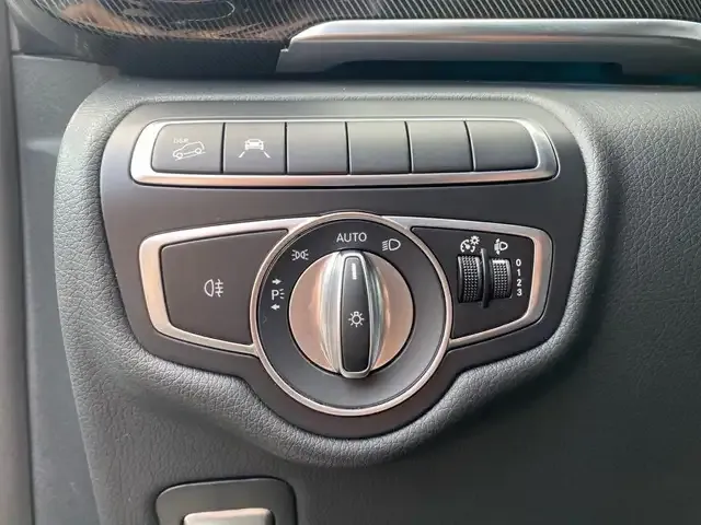 Mercedes-Benz V 220