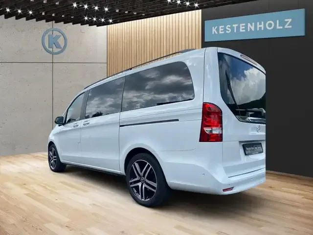 Mercedes-Benz V 220