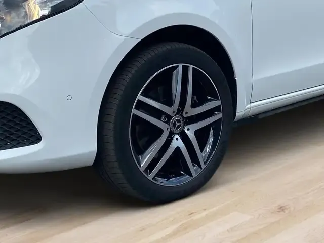 Mercedes-Benz V 220