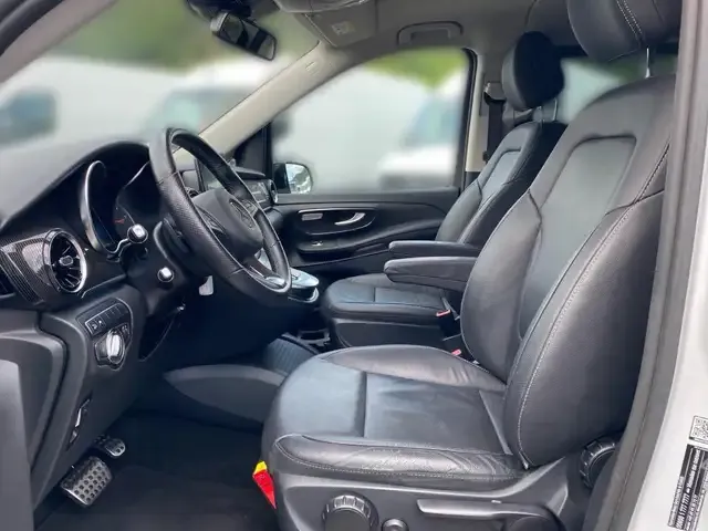 Mercedes-Benz V 220