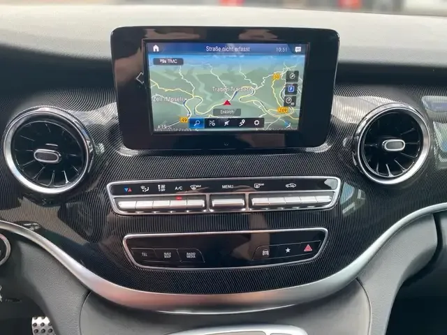 Mercedes-Benz V 220