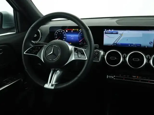 Mercedes-Benz GLB 180