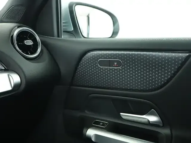 Mercedes-Benz GLB 180