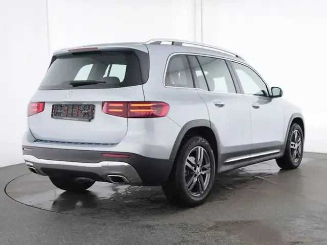 Mercedes-Benz GLB 180