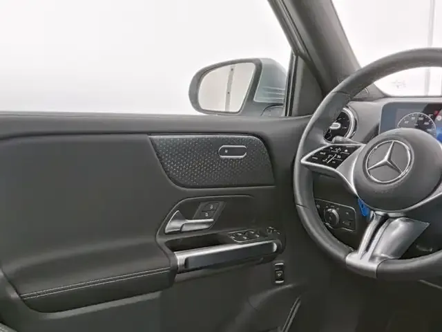 Mercedes-Benz GLB 180