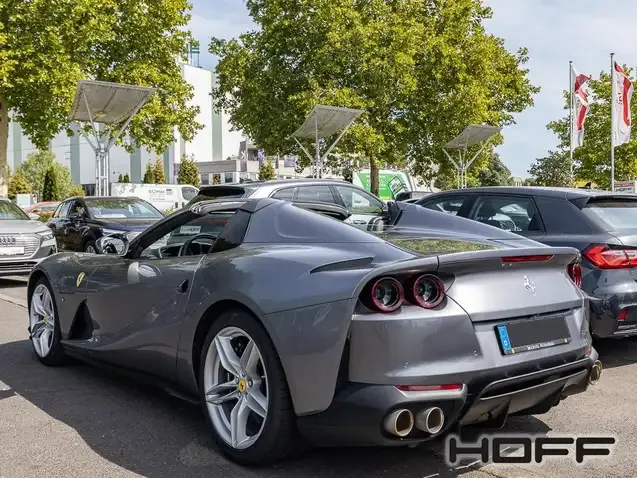 Ferrari 812