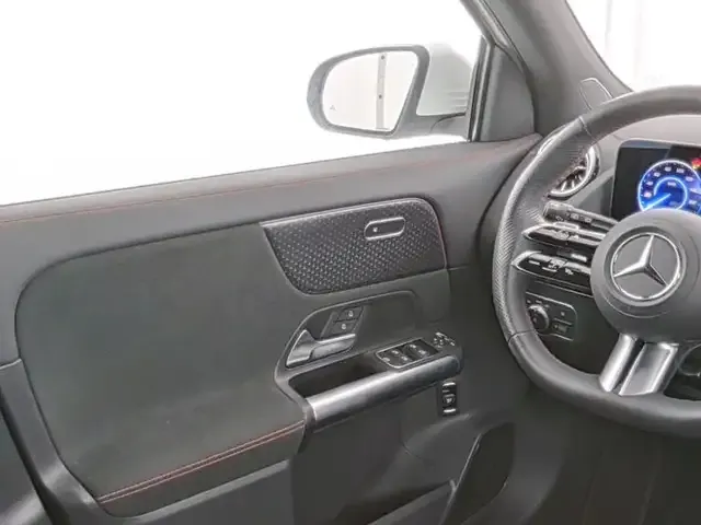 Mercedes-Benz EQA 300