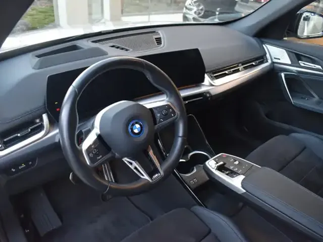 BMW iX1