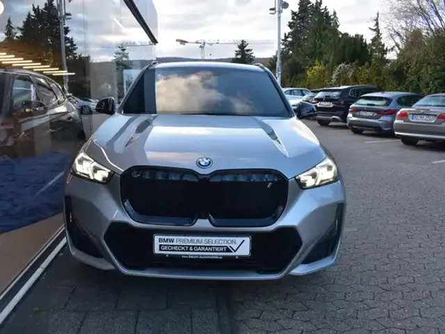BMW iX1
