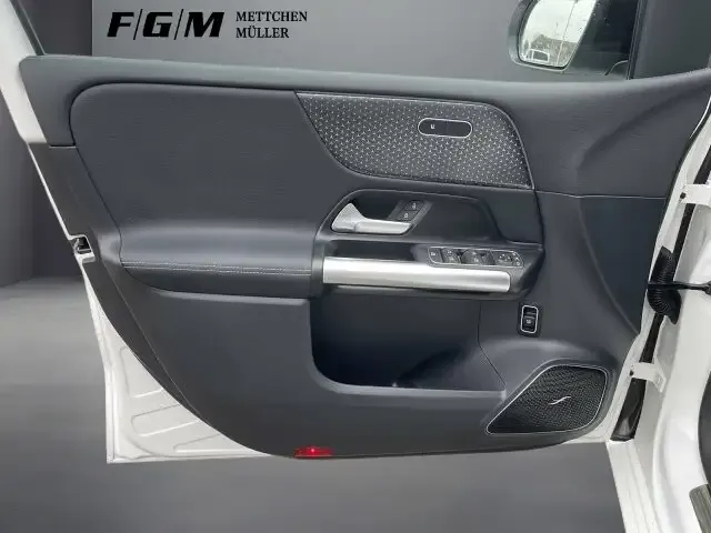 Mercedes-Benz B 220