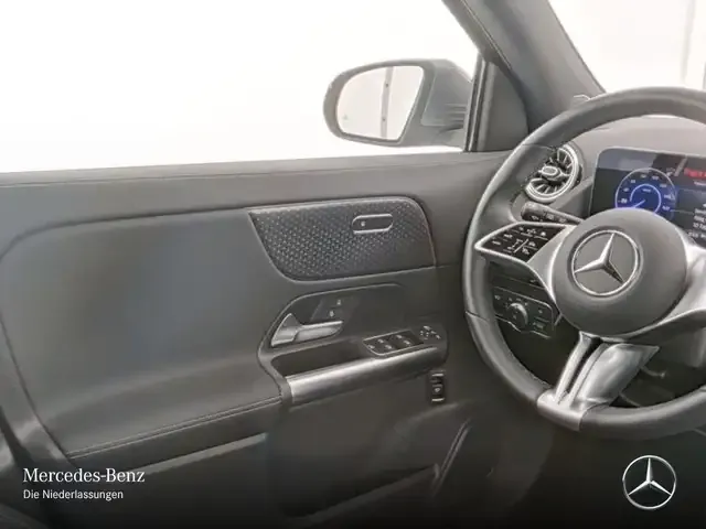 Mercedes-Benz EQA 300