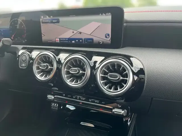 Mercedes-Benz CLA 180